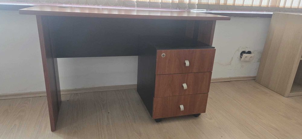 Mobilier de birou – stare foarte bună, ideal firmă sau home office