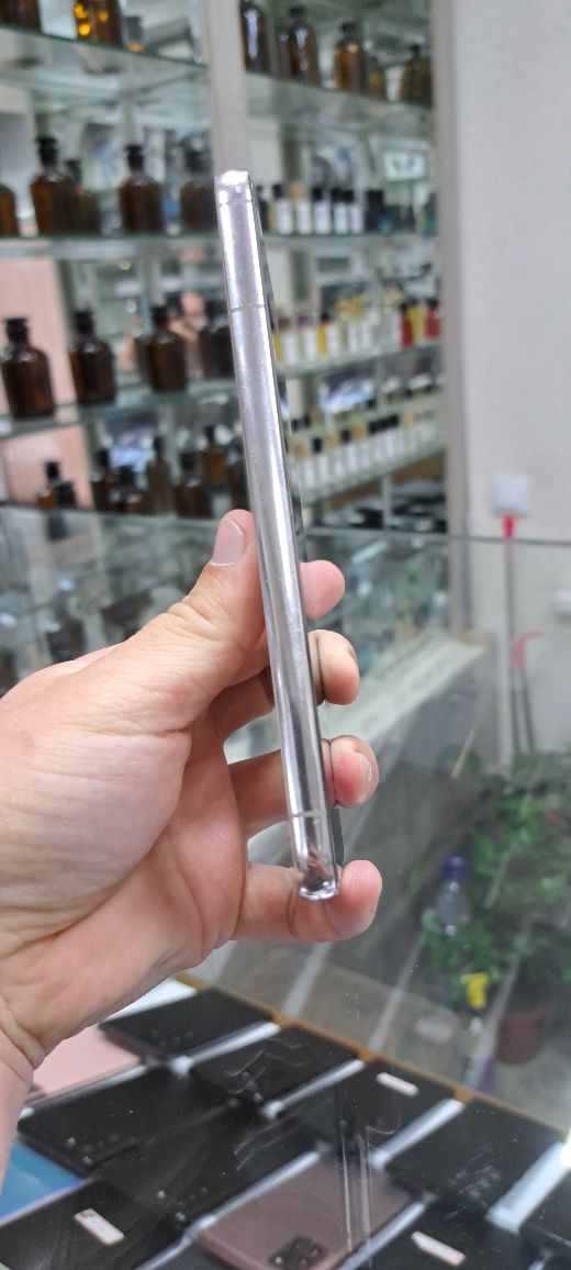 Samsung S22 Plus xotirasi 8/256GB