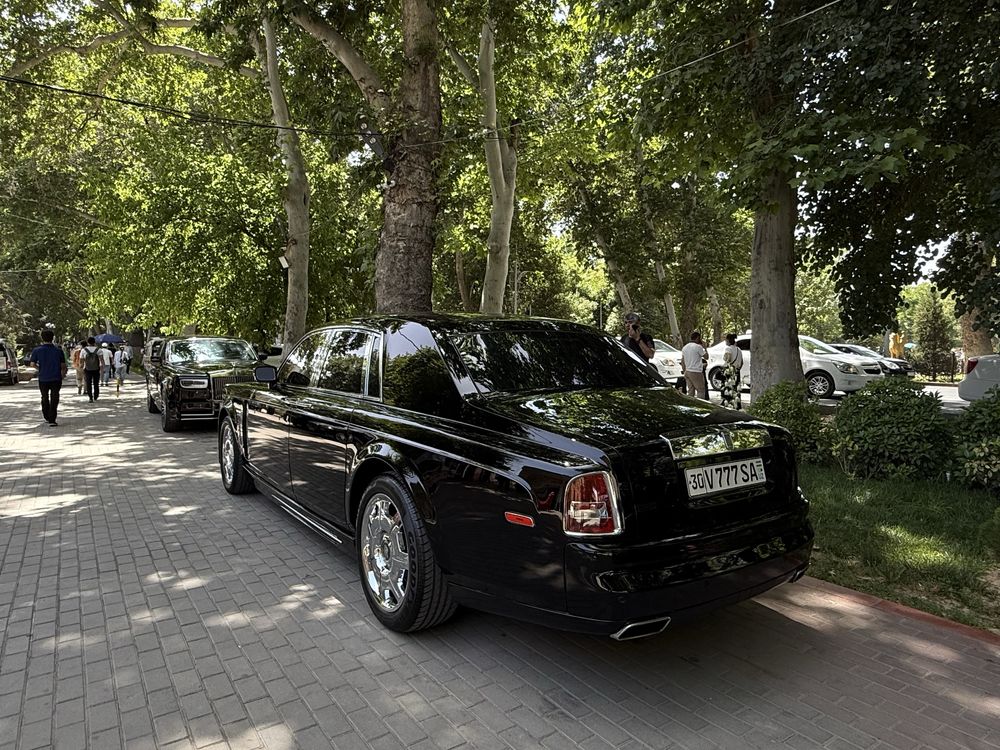 Rolls Roys fanton holati yaxshi 250000$