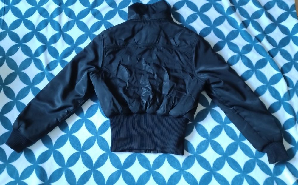 Черно дамско късо яке