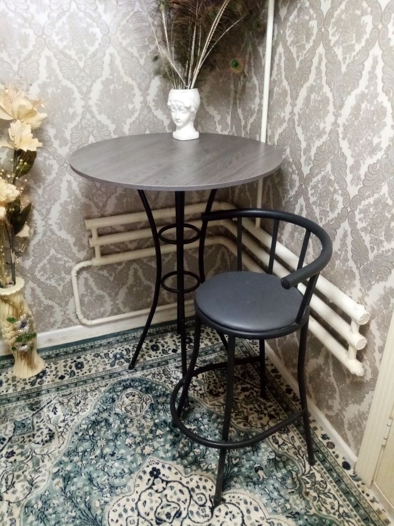 Стол стулья, Стол стулья