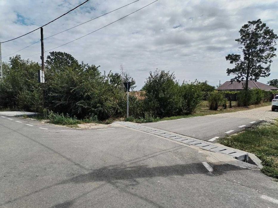 Teren Mozaceni, sat Zidurile, asfalt, dubla deschidere, utilitati