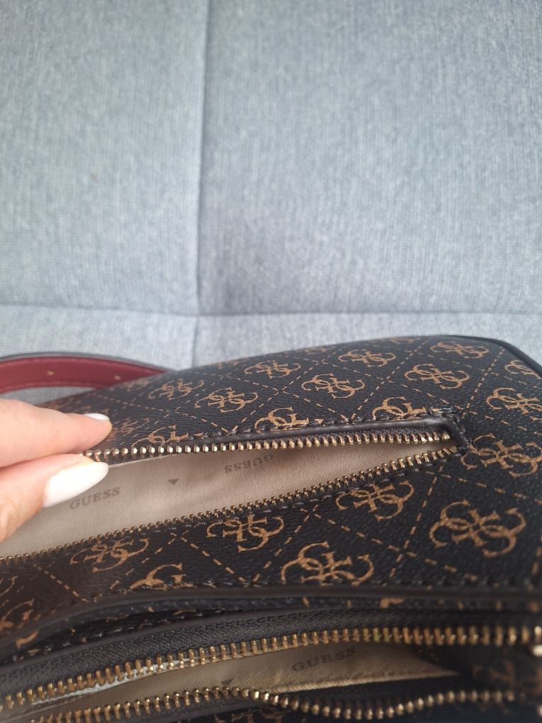Кафява Чанта Guess