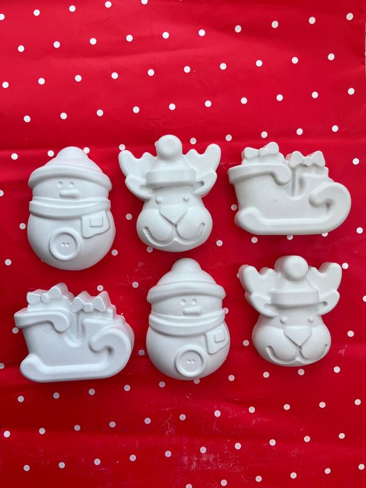 Figurine din ipsos cu tematica de Craciun