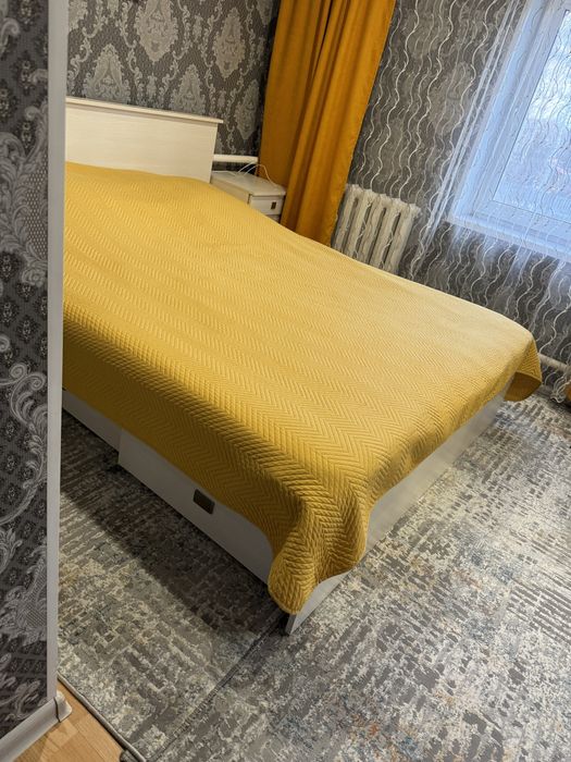 Продам спальный гарнитур с матрацом