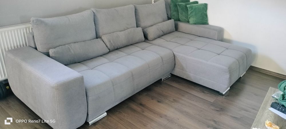 Vând coltar tapițat cu stofa gri