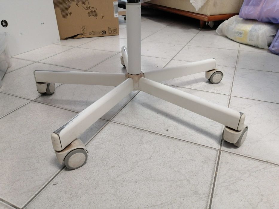 Стол въртящ се за офис и кабинет