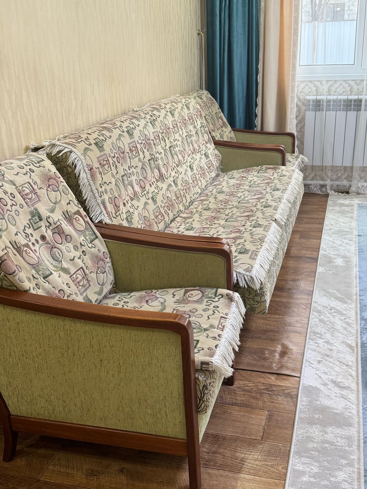 Продаю диван с креслом