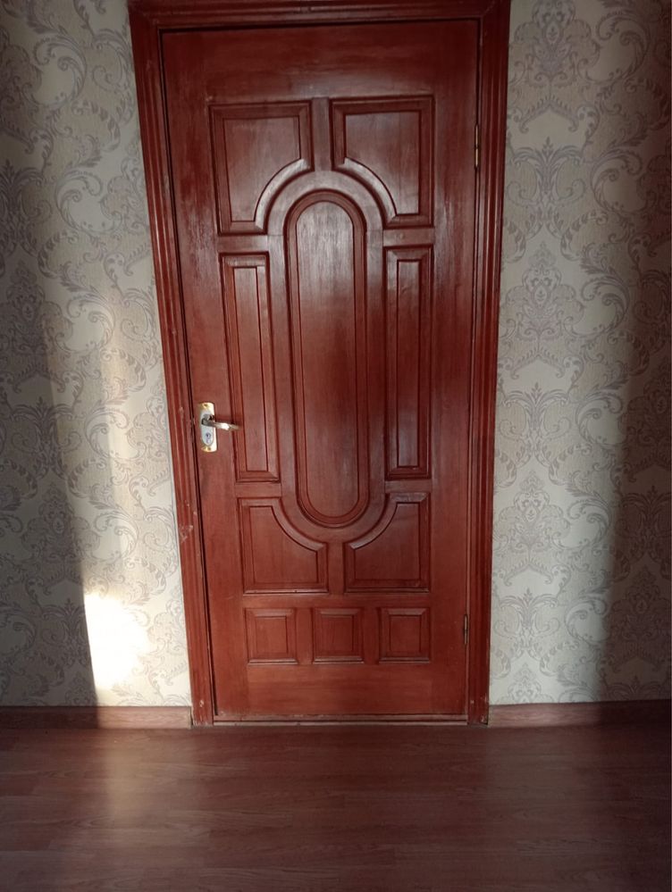 Двери б/у из массива дерева. N 7,8,9