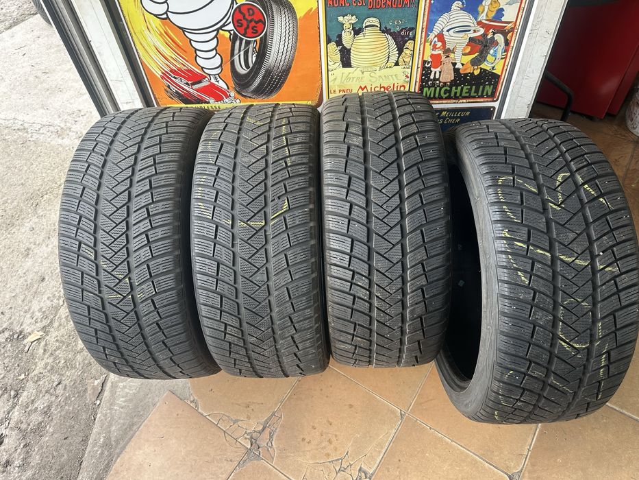 245/40/20-Vredestein