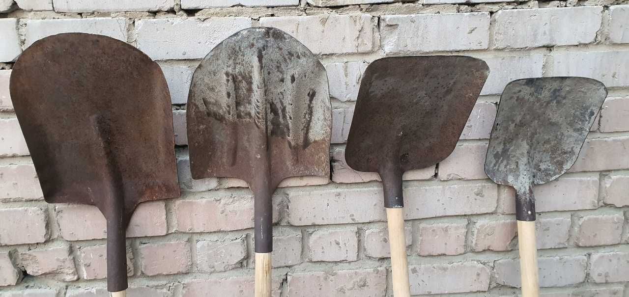 Лопаты совковые из толстого металла. Производство СССР