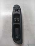 Butoane geamuri electrice stanga fata RENAULT CLIO III BR0/1, CR0/1 2005 - > 7700845735