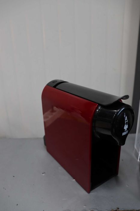 Кафемашина Bialetti Gioia, капсули, 1200W, червена, Леки ДЕФЕКТИ