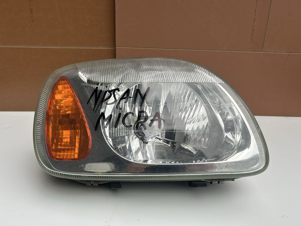 Far dreapta Nissan Micra European