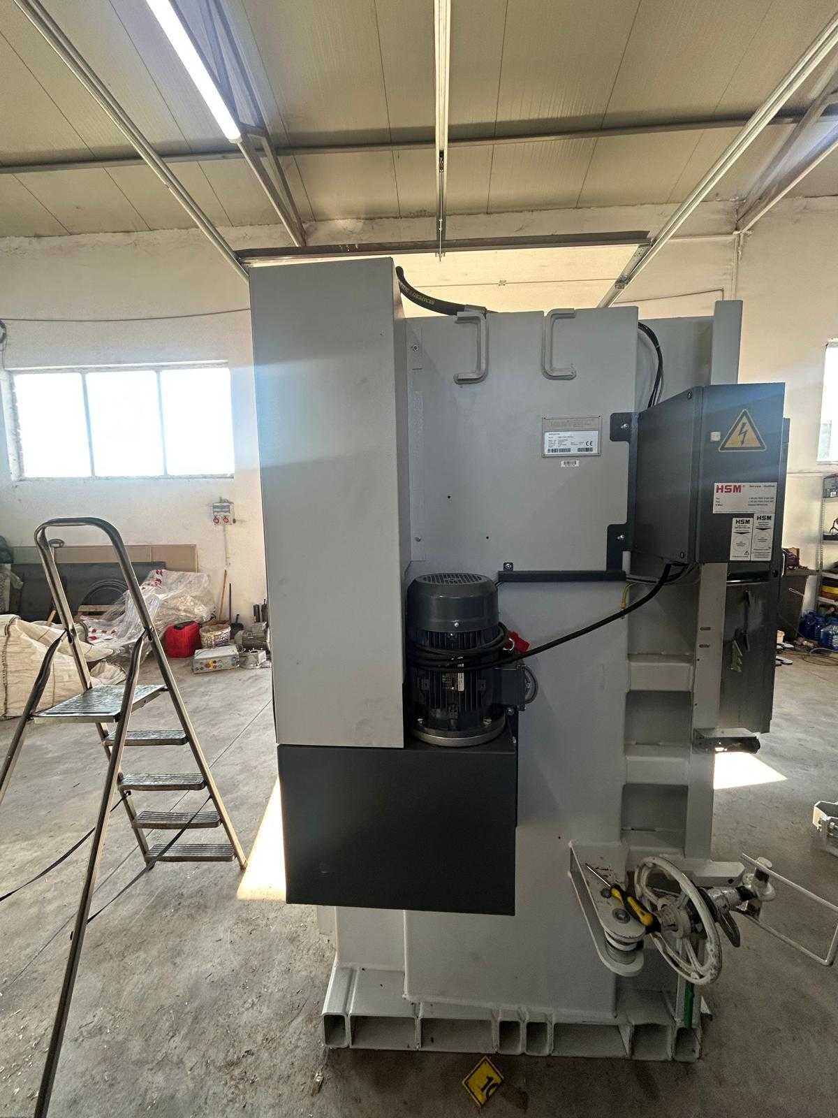 Prese verticale de balotat Strautmann PP1207 sau HSM VL 500, SH