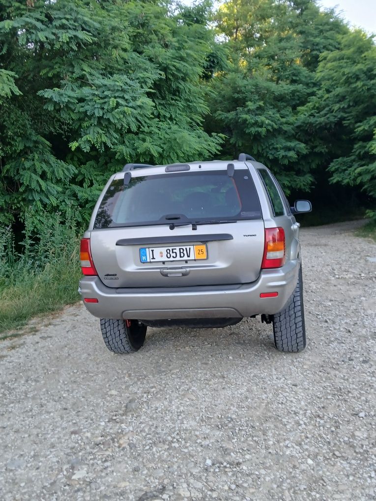 Vând  jeep grand cherokee wj