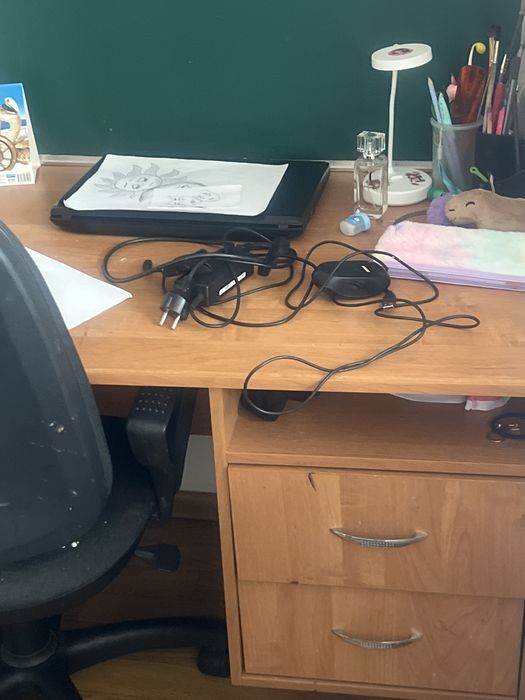 Рабочие столы 2 штуки по 5000 тенге