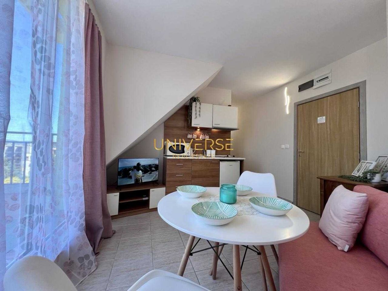 Продава се Двустаен апартамент в к.к. Слънчев бряг - 59500 кв.м за 1 €/кв.м - Снимка #4