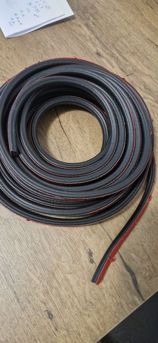 Garnitura/cheder de etansare cu banda adeziva 10m