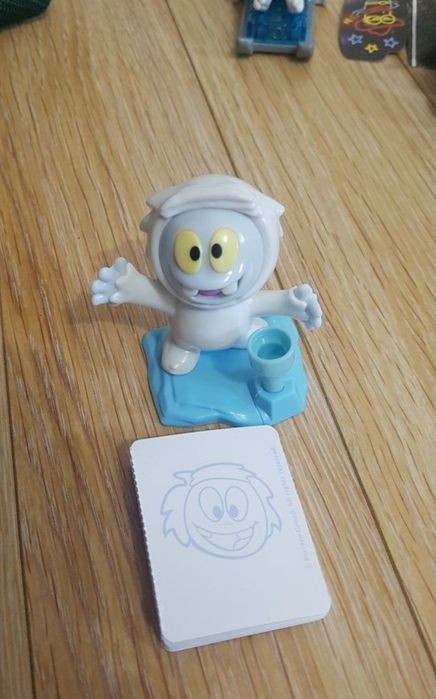 Figurine de colecție din ouă Kinder mari