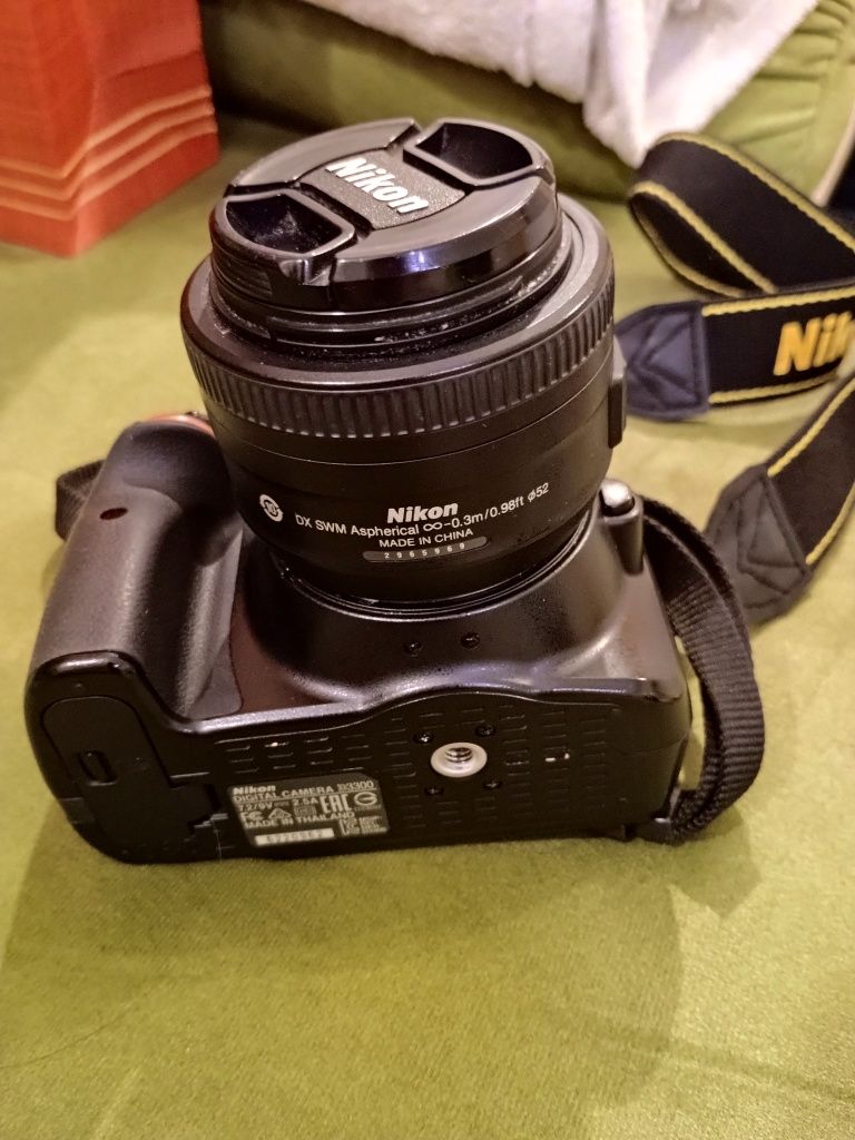 Nikon D3300 пълен комплект с обектив Nikon 35mm