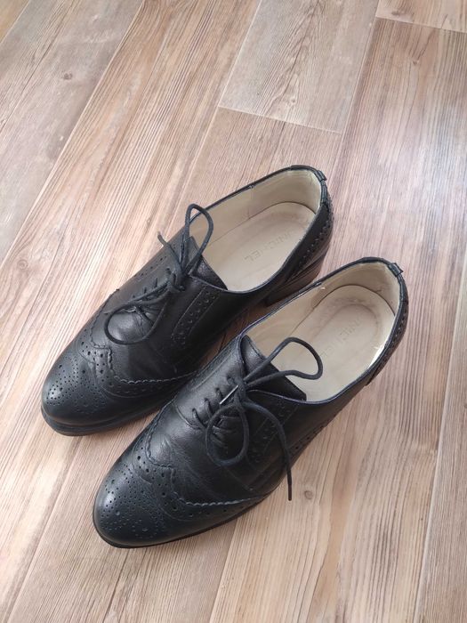 Срочно продам кожаные броги Юничел