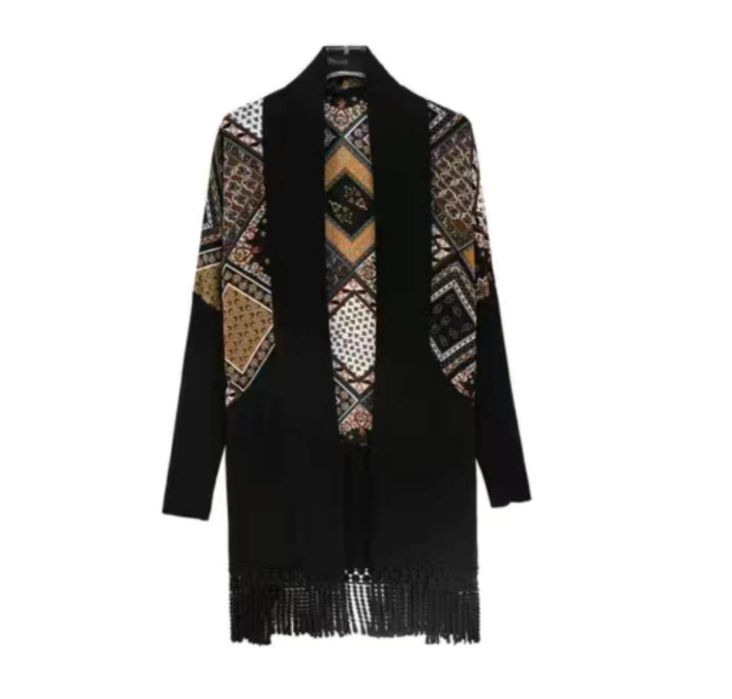 Женская накидка с бахромой