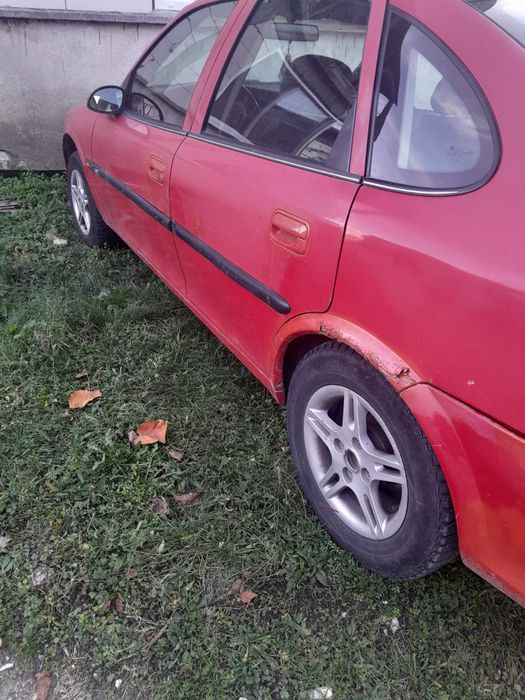 Продавам Опел Вектра 1.6.