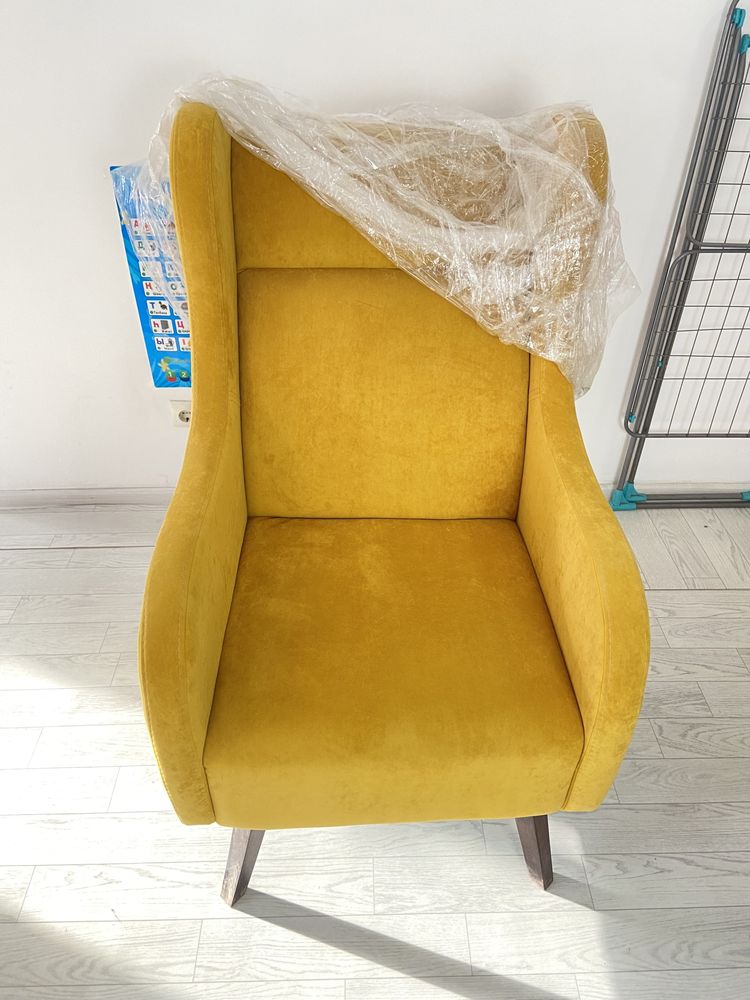 Кресло желтое