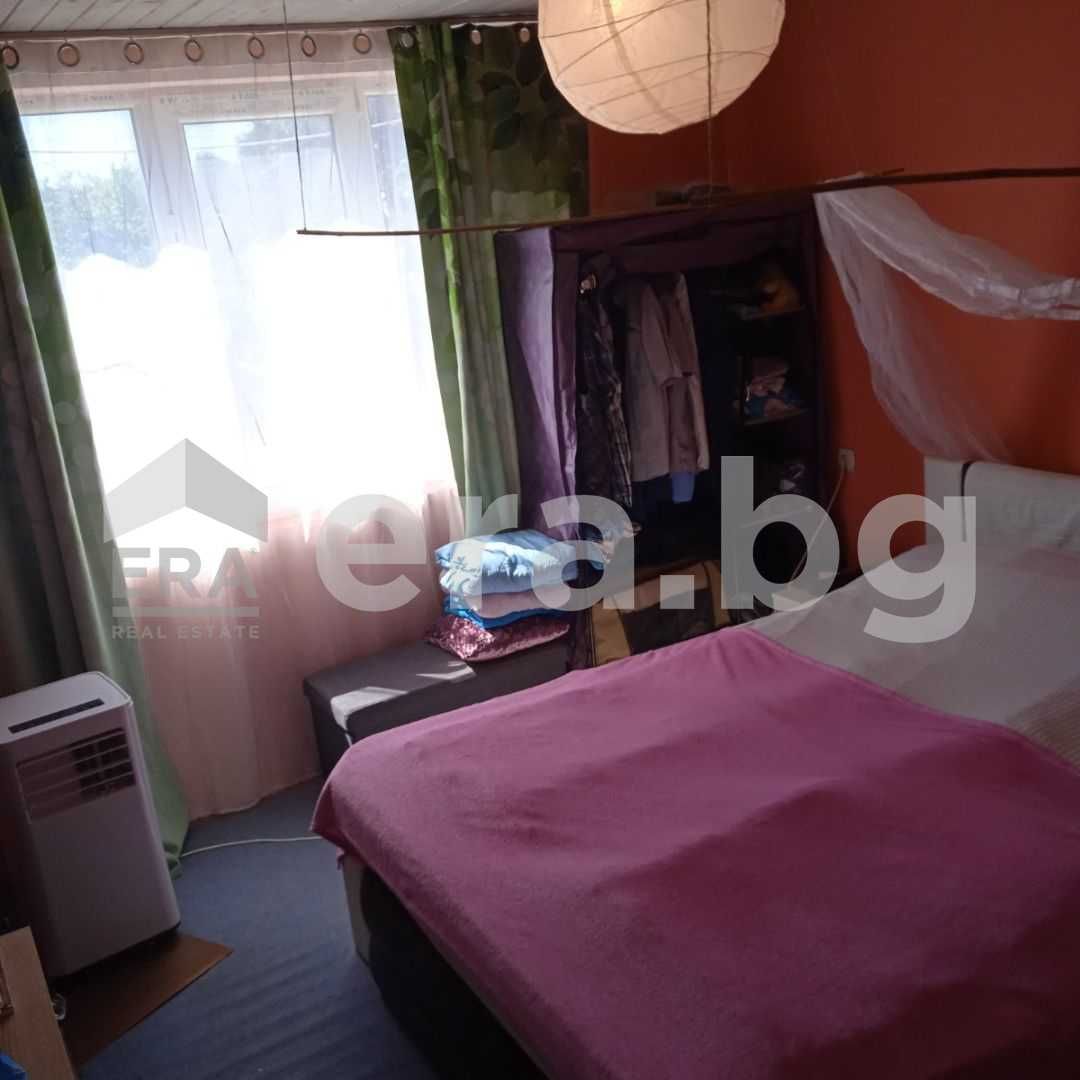 Едноетажна къща с лесен достъп в м. Добрева чешма