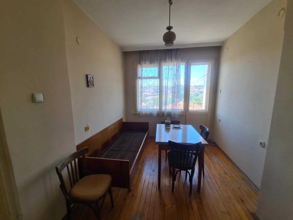 ТРИСТАЕН апартамент с ГАРАЖ в кв. Овчарски, гр. Хасково