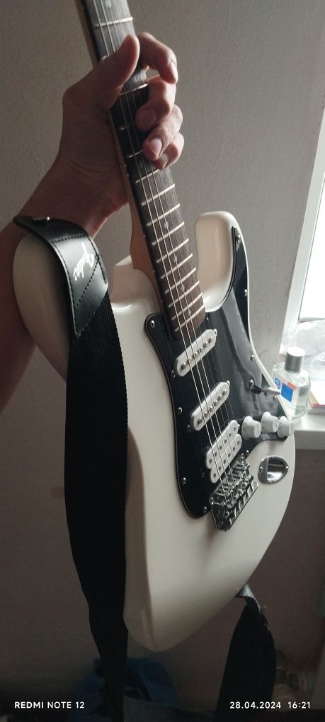 Продам электрогитару Fender BULLET Stratocaster HSS Hardtail