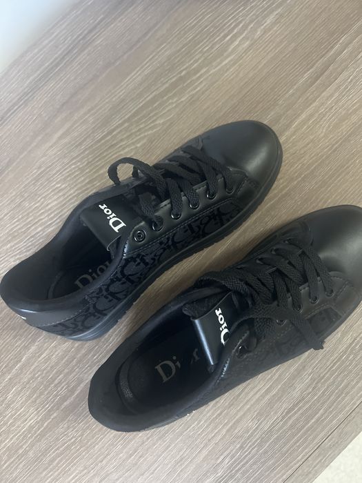 Adidasi. Marca Dior