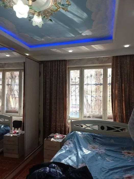 Продаётся квартира  Юнусабад Ц4 ор-р Алайский 3/2/4  70м2