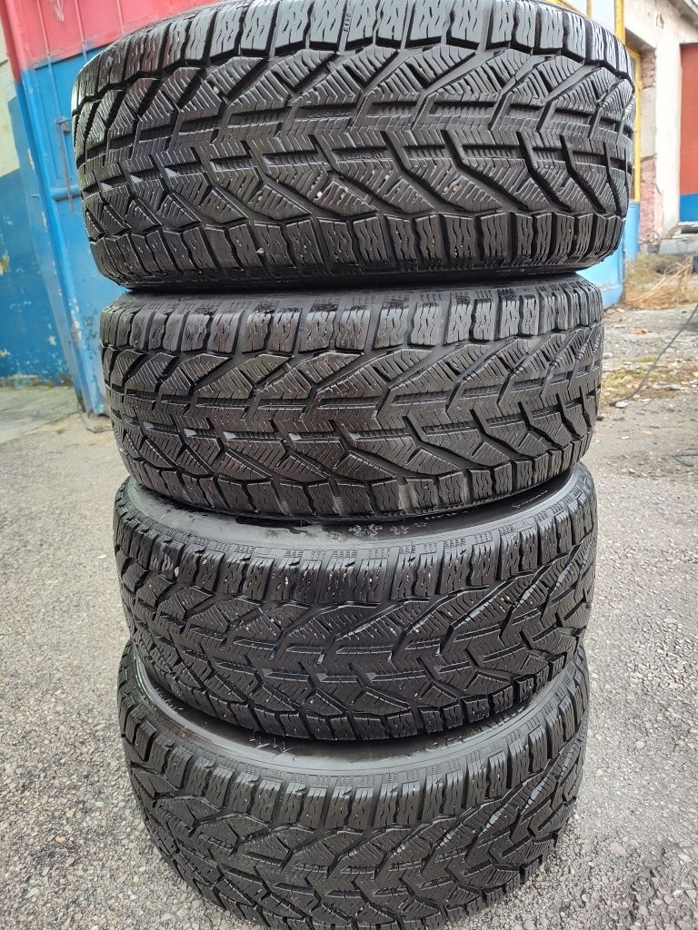Продавам зимни гуми 225 45 17