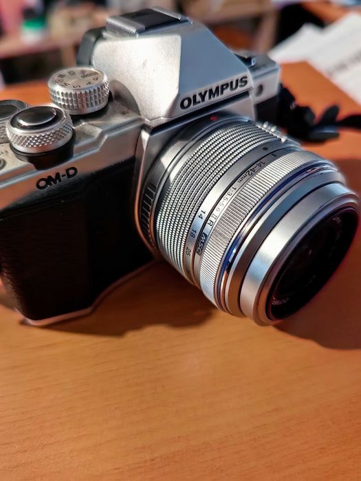 Olympus OM-D E-M10 Mark II + obiectiv 14-42mm