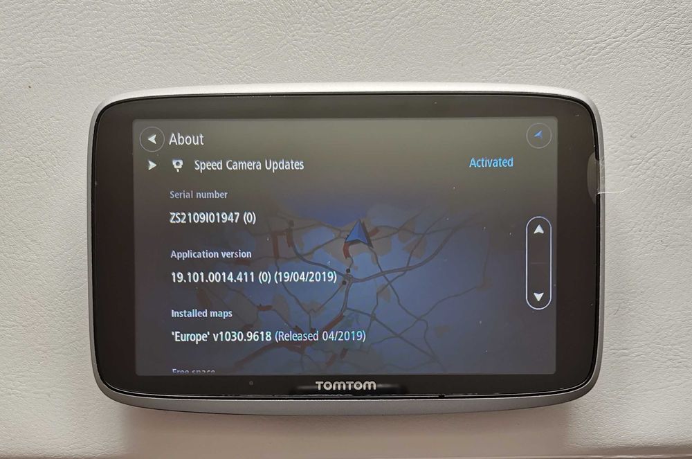 Луксозна автомобилна навигация за кола Tomtom GO PREMIUM с вечни карти