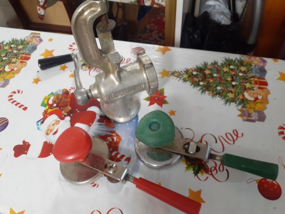 Мясорубка,  закатывающие машинки.