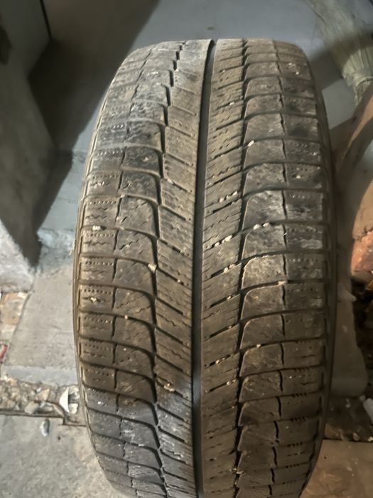 Продам шины б/у мишлен 235/55/17