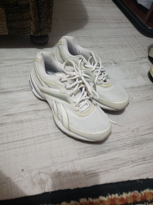 Adidasi marca reebok easytone