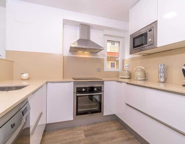 Дава се под наем Тристаен апартамент в Пловдив, Кършияка - 90 кв.м за 341.7 € - Снимка #1