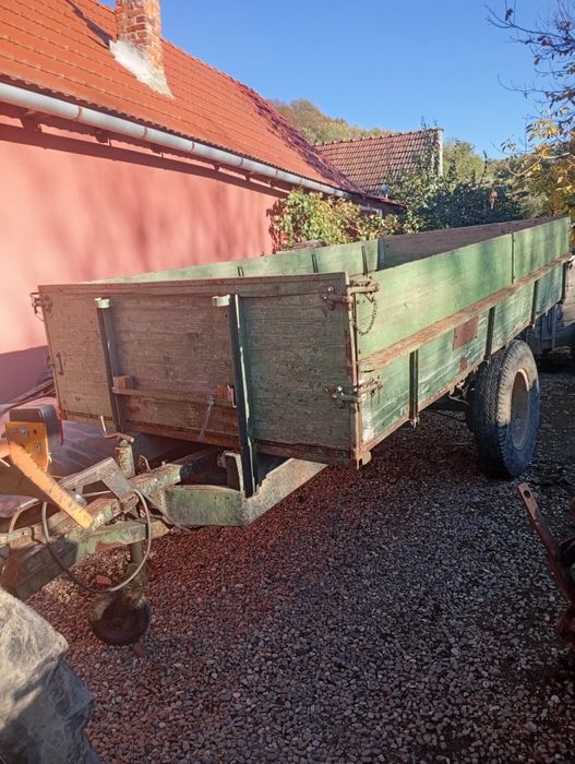 Remorca tractor o axă