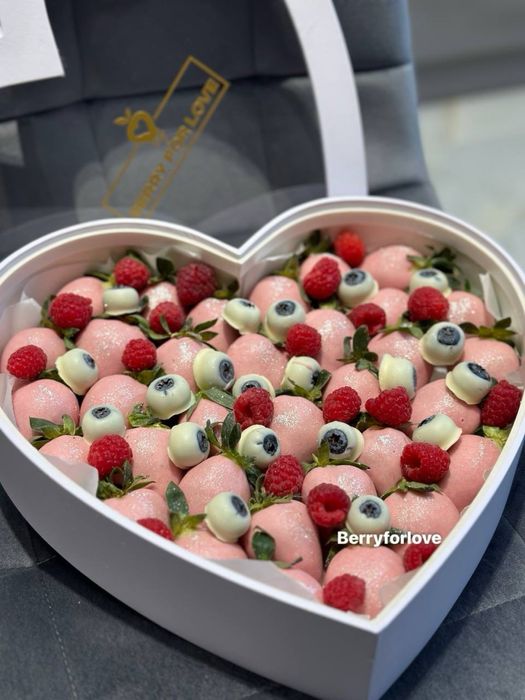 Клубника в шоколаде подарок