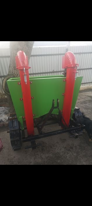 Mașină de plantat și scos cartofi