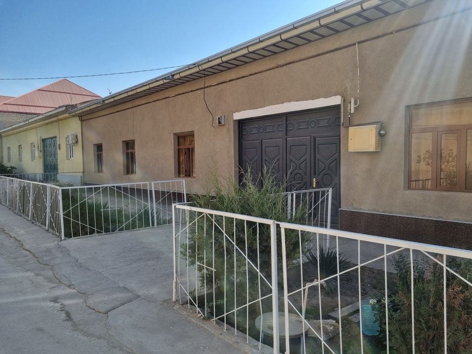 Qarshi shahar Buston mahalladan 6 sotixlik uy sotiladi