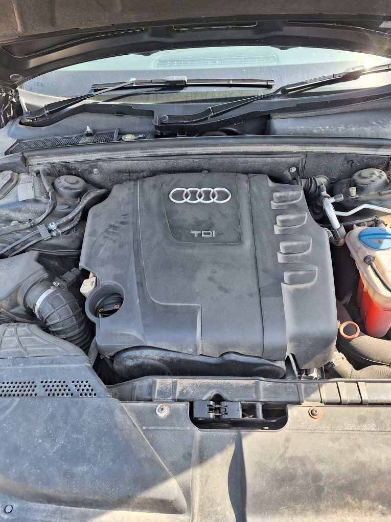 Dezmembram Audi a4 b8 2.0 tdi cod motor caga cutie manuala 6+1