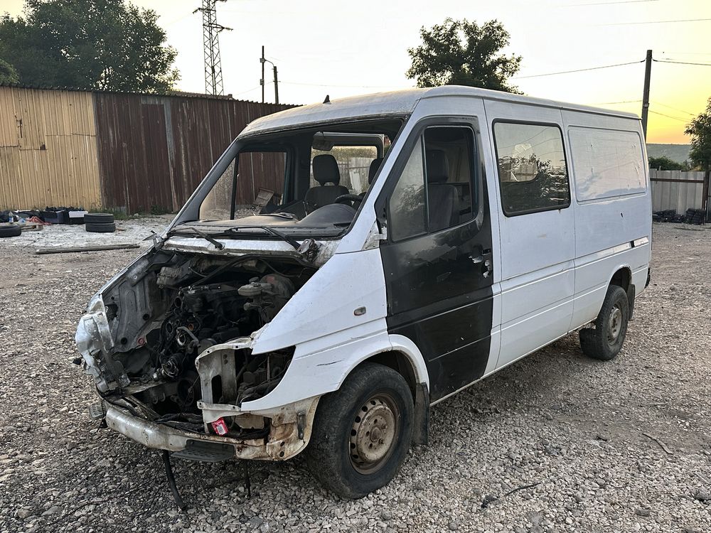 На части Mercedes sprinter 2.2cdi теглич здрав мотор и скорости