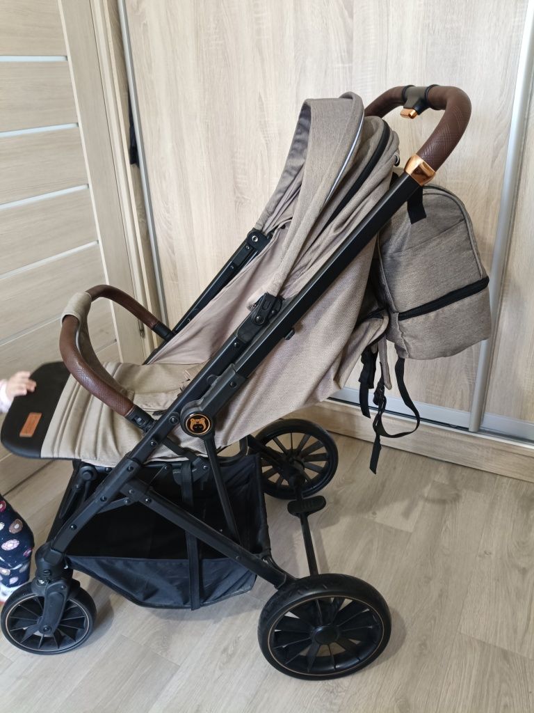 Продам прогулочную коляску ining baby с перекидной ручкой