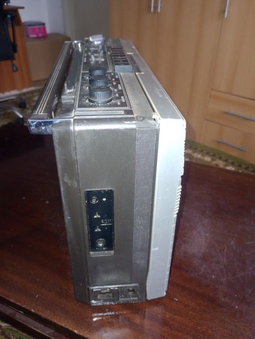Radiocasetofon Sharp GF6060, funcțional, pentru piese sau radio