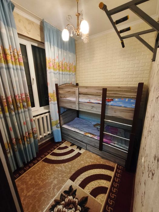 3 комнатная переделанная в 4 комнатную.3 xona kvartira 4 xonaga aylan